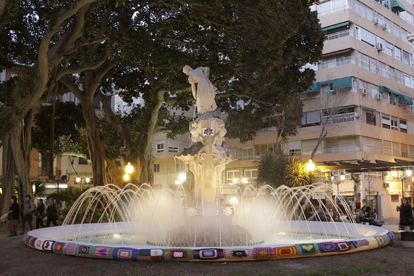 || Guerrilla de Ganchillo Alicante: Fuente de la plaza de Gabriel Miró